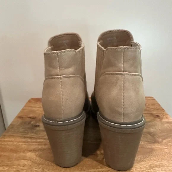 Corkys Footwear Women's Black Pecan Pie Bootie Sz 8 Ivory - Picture 6 of 10